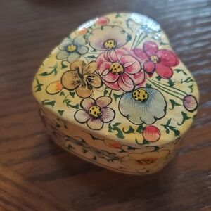 Tiny Vintage Heart Shaped Paper Mache Ring Trinket Box India Hand Painted Floral